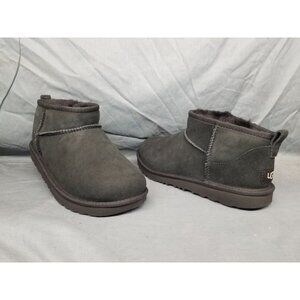 UGG Australia Girls Classic Ultra Mini Boots Pull-On Black Size 6 NEW IN BOX!